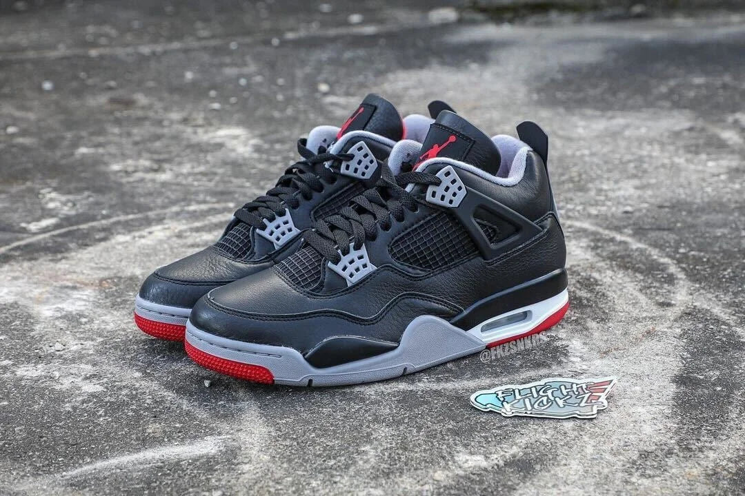 靴 Nike Air Jordan 4 Bred O Air Jordan 4 