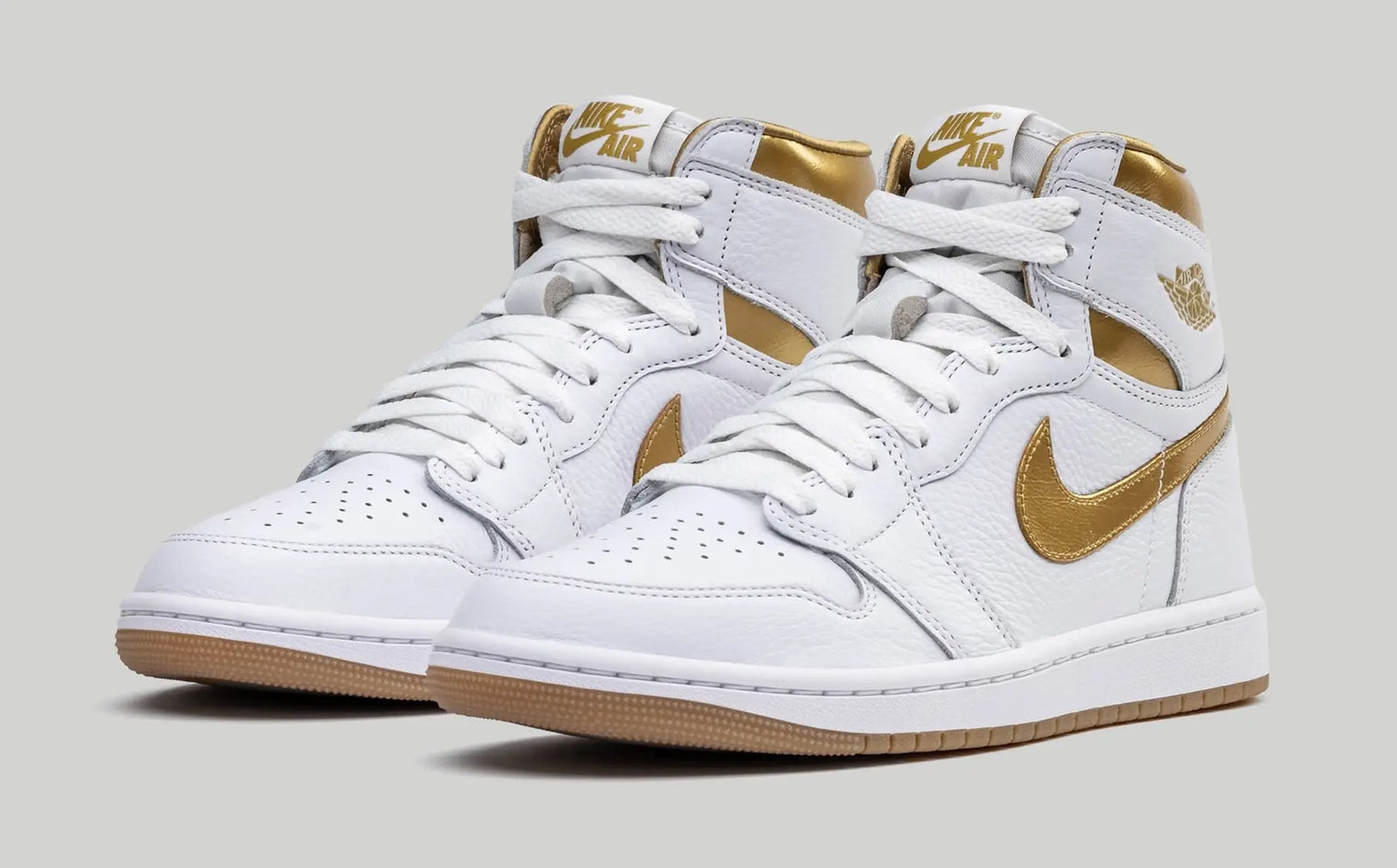 O Air Jordan 1 High Metallic Gold será lançado em 2024