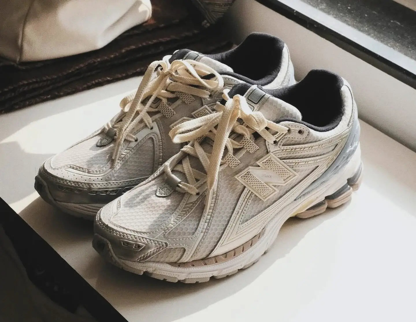 A New Balance se uniu novamente com a Kith para criar um 1906R