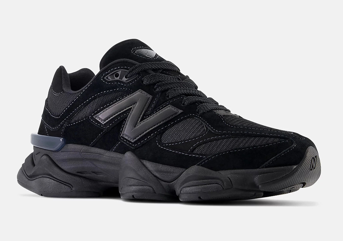 O New Balance 9060 ganhou uma cor Triple Black