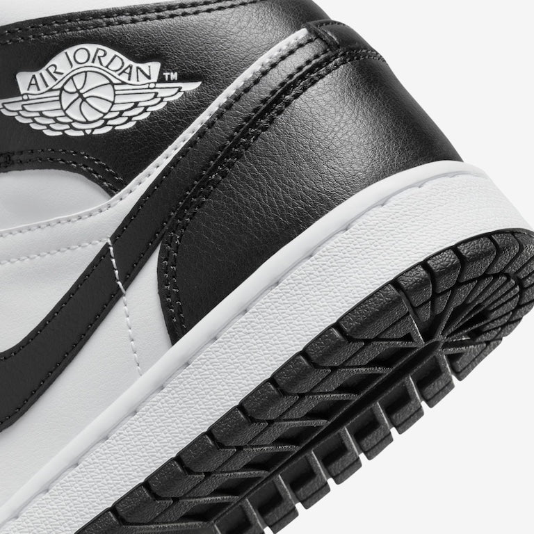 Air Jordan 1 Mid "Black and White" Preto / Branco